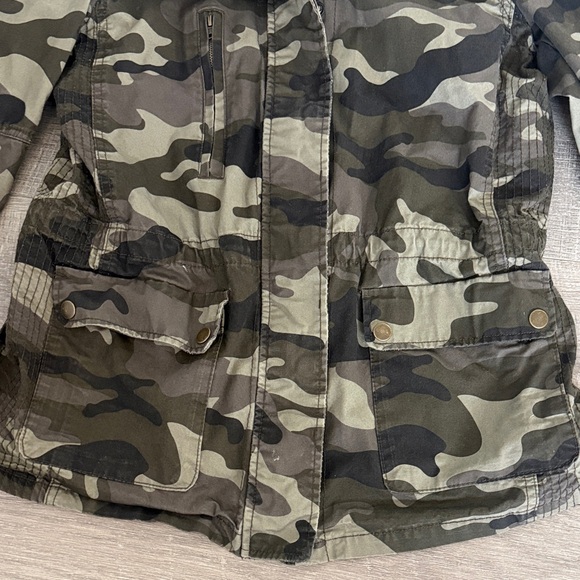 Love Tree Camo Patterned Jacket - Picture 3 of 6